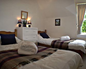 Lilybank,a traditional highland cottage located in Fort Augustus village. - Fort Augustus - Bedroom