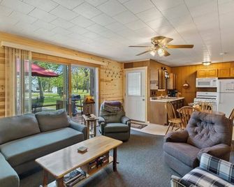 Cozy Loon Cottage: 2 Br, 1 Ba Duplex In Alanson, Sleeps 5 - Alanson - Living room