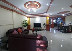 Promotional Offer! Entire house 89 CAD per night - Cordova - Ruang tamu