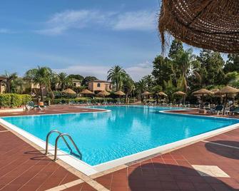 Classical Res Baia Delle Palme Prem Bilo 4 person - Santa Margherita di Pula - Piscina