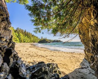 Woods End Landing - Bamfield - Beach