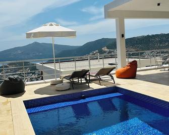 Spacious, Comfortable 1 Bed Private Villa with the most fabolous Kalkan BayViews - Kalkan - Pool