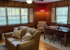 Alabama cabin located in the National Forest, ATV Park, and Beaches!!! - Andalusia - Living room