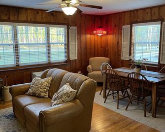 Alabama cabin located in the National Forest, ATV Park, and Beaches!!! - Andalusia - Obývací pokoj