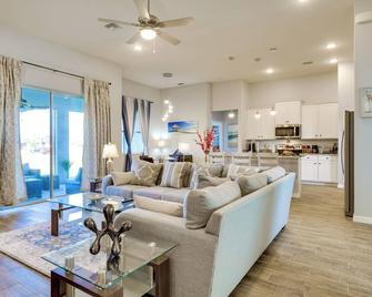 Screened-In Patio and Grill Cape Coral Retreat - Cape Coral - Wohnzimmer