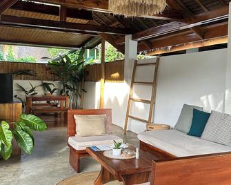 Yumi Villas - San Vicente - Patio