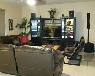 Furnished Bedroom and Private Bathroom - Orlando - Sala de estar