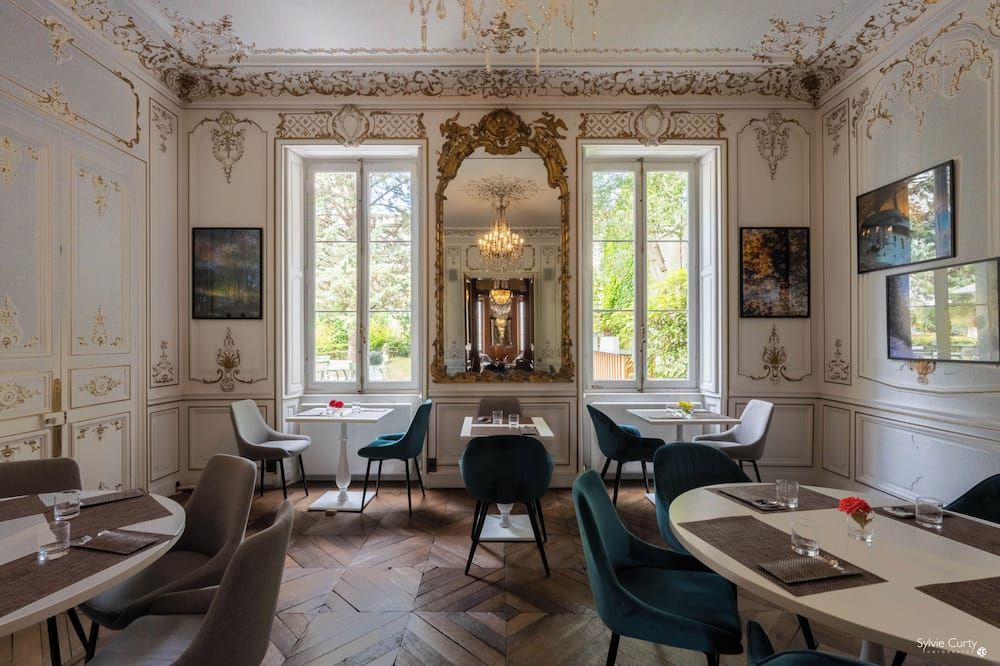 أوتل لو شامبلو - لاروشيل - مطعم