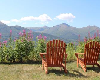 Alaskan Homestead Cabin Featured On Discovery & History Channel - Eagle River - Patio