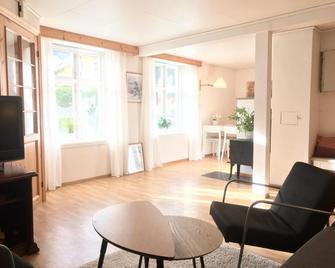 Villa Holmen, Ground Floor Apartment - Balestrand - Salon