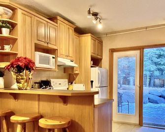 Cozy Renovated 2br 2ba Townhouse With Mountain View - Harvie Heights - Phòng bếp