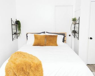 Amish School House & Farm House Apt in Lancaster - Gordonville - Bedroom