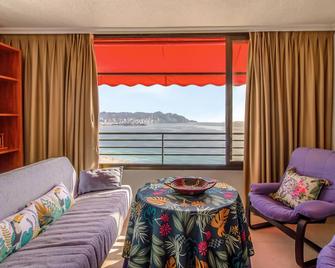Nice Apartment In Benidorm With Kitchen - Benidorm - Living room