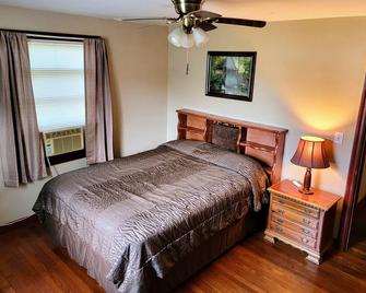 Private apartment just off I-95 by Fort Lee Military Base & Va State University - Colonial Heights - Bedroom