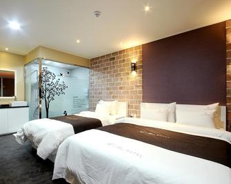 Hotel Wep Gimhae - Gimhae - Habitación