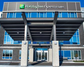 Holiday Inn Express & Suites Vaudreuil - Dorion - Vaudreuil-sur-le-Lac - Building