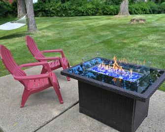 1br Apt With Pool Near Farms & Shopping & Princeton University - Franklin Park - Patio