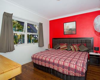 Backpackers In Paradise 18-35 Hostel - סרפרז פרדייז - חדר שינה