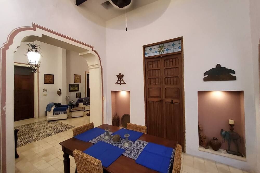 Casa Lola - Bohemian Colonial In Centro With Private Pool And Ac Throughout. - Mérida - Comedor