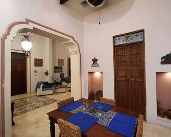 Casa Lola - Bohemian Colonial In Centro With Private Pool And Ac Throughout. - Mérida - Comedor