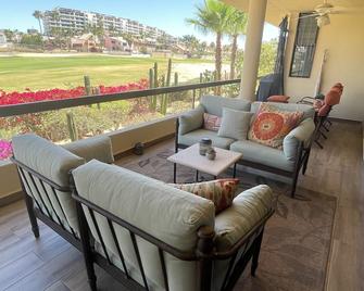 Walk To The Beach - Beautiful Spacious 2 Bd Condo - San José del Cabo - Balcony