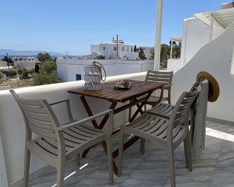 Caeli Paros by Kostas & Joanna Studios - Tourlos - Balcony