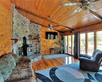 Lakefront Deep Water with Sandy Beach and Private Pool - Summerton - Living room