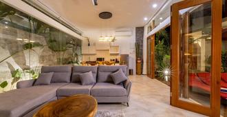 Maneh Villa Langkawi - Private Pool - Pantai Cenang - Living room