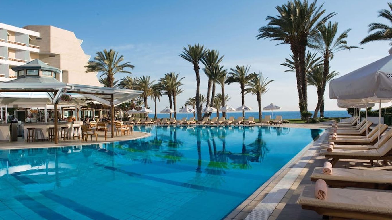Constantinou Bros Pioneer Beach Hotel