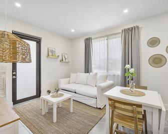 Avi Lux Stay - Miami - Living room