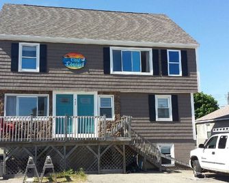 Beautiful Seabrook Beach ~ Enjoy a family vacation in a clean, beautiful home! - Seabrook - Building