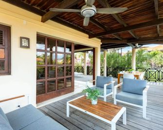 Tropical Paradise at Blue Bay Golf Beach Resort - Sint Michiel - Habitación
