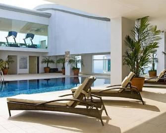 St Giles Hotel Makati - מאקאטי סיטי - בריכה