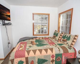 Baby Bear - A delightful studio style property in the perfect central location! - Big Bear Lake - Bedroom