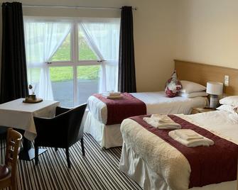 The Hedges Hotel - Ballymoney - Bedroom
