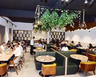 Hotel Kabira Prem Nisarga - Nāhan - Restaurante