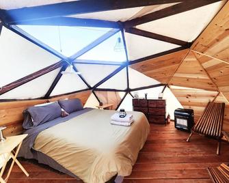 Raptor Ranch Glamping - Williams - Bedroom