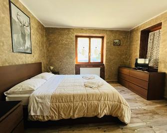 San Luigi - Rooms & Apartments - Campodolcino - Schlafzimmer
