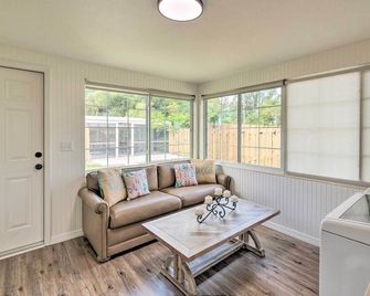 Punta Gorda Retreat Near Historic Downto - Punta Gorda - Living room