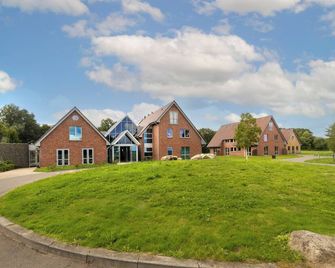 Esstra Hotel Erica - Erica - Building