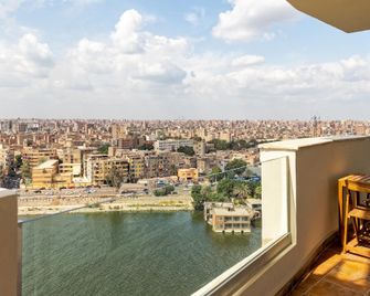 Vesta - Panoramic Duplex Apt - 3br - Zamalek - New Cairo - Balcón