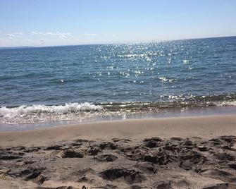 walk to private beach across the street - 2BR Cabin - amazing sunsets - Penetanguishene - Playa