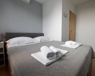 Apartments Gianni (104901-A3) - Makarska - Makarska - Bedroom