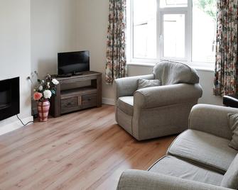 3 bedroom accommodation in Broom, near Biggleswade - Biggleswade - Living room