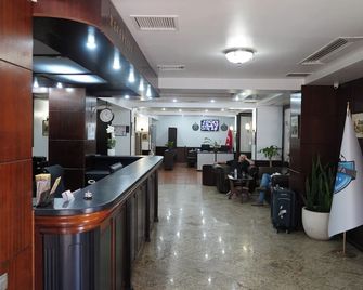 Hotel Bliss - Bukarest - Receptionist