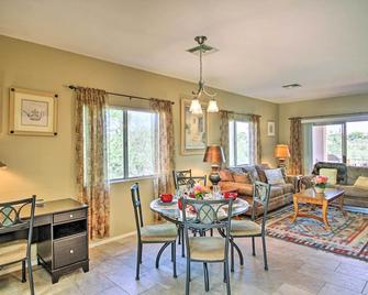 Relaxing Green Valley Townhome about 30 Mi to Tucson! - Green Valley - Dining room