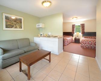 ستوديو موتل - لاكي جورج - غرفة معيشة