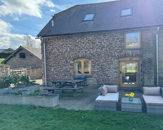 Barn Cottage, Pet Friendly, Character Holiday Cottage In Ludlow - Leominster - Patio