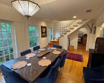 Charming 3-bedroom home in the heart of University Park - Dallas - Dining room