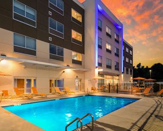 Holiday Inn Express & Suites Asheboro By IHG - Asheboro - Pool
